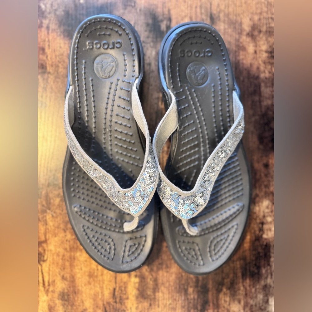 Crocs Silver sequin thong sandals size 10